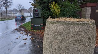 Kuriose Sabotage auf Blitzer im Kreis Gütersloh - gefährliche Situation für Autofahrer