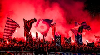 Trotz restriktiver Kontrollen: Raketen aus BVB-Block