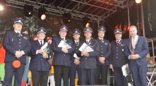 Ehrung für Feuerwehrleute zum Stadtfest-Auftakt in Bad Lippspringe