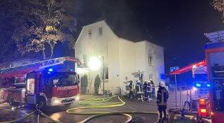 Feuerwehr löscht Brand in Gütersloher Wohnhaus - Kriminalpolizei ermittelt jetzt