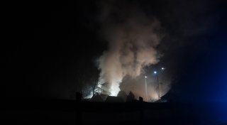 Riesige Rauchsäule über dem Kreis Gütersloh -Feuerwehr löscht Großbrand