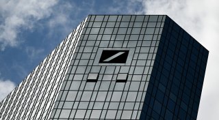 Deutsche Bank investiert in Beratung - und schließt Filialen