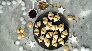 Aus Vanillekipferl wird Pistazienkuss mit Baiserhäubchen