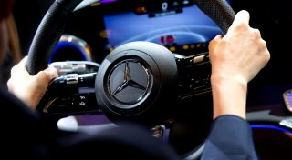 Absatzflaute bei Autobauer Mercedes hält an