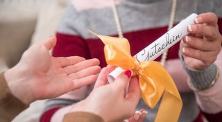 Geschenkgutschein: Beliebtes Präsent unterliegt Fristen