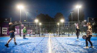 Freizeitspaß in Bielefeld im Test: Ballgefühl bekommen bei „PadelCity“