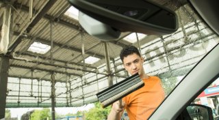 Gefahr im Herbst für Autofahrer durch tiefstehende Sonne