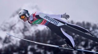 Slowene Prevc fliegt zu Weltrekord, Wellinger auf Rang drei