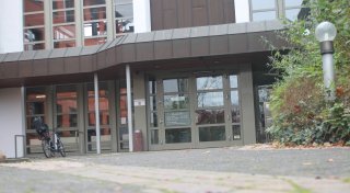 Nach über 30 Jahren Stillstand: Engeraner Rathaus-Eingang wird umgestaltet