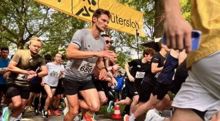 Mit vielen Fotos: Hunderte Teilnehmer beim Gütersloher Pfingstlauf