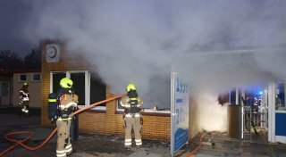 Feuer im Eingangsbereich des Paderborner Waldbades - Polizei vermutet Brandstiftung