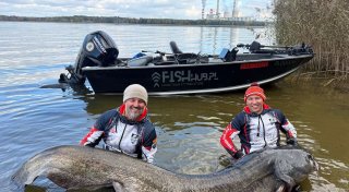 Angler in Polen fangen riesigen Wels