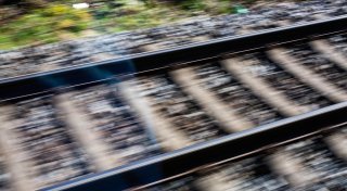 Bahnstrecke Paderborn-Altenbeken: Unbekannte legen Steine auf Schienen