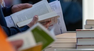 Buchmarkt zieht gemischte Bilanz für 2024