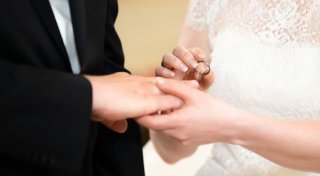Ifo: In der Ehe schrumpfen Einkommen von Frauen deutlich