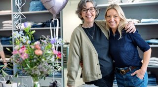 Nach 35 Jahren plötzlich Chefin: Bielefelder Edelboutique bietet coole Kaschmir-Looks