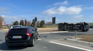 Schon wieder ein schwerer Unfall auf der B239 nahe des Steinheimer Kreisels
