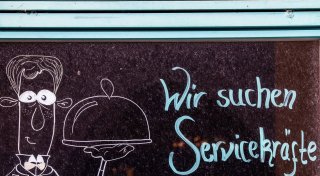 Krise und Jobabbau: Weniger Firmen beklagen Fachkräftemangel