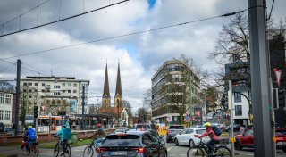 Vollsperrung der Kreuzstraße sorgt für Staus in Bielefeld - Tipps für Autofahrer