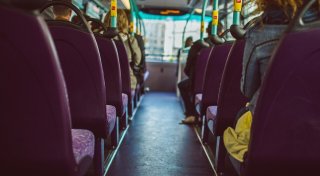 Schüler stehen gelassen und Rauchen im Bus: Probleme beim Schülerverkehr in Hüllhorst