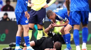 Schiri am Boden - Vardy stoppt mit Pfeife selbst das Spiel