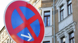 Ein Schilderwald, eine Kämpferin und eine Lebensretterin