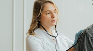 Parteien im Wahl-Check: Das planen die Parteien im Kreis Herford für Gesundheit und Pflege