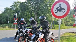 Beliebte Motorradstrecke über den Rehberg bei Altenbeken für Biker wieder gesperrt