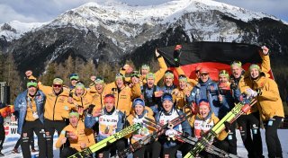 Mit letzter Kraft ins Ziel: Biathleten feiern WM-Bronze