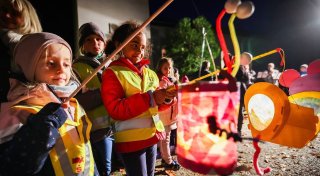 Martinsumzug in OWL 2025: Die besten Laternenlieder zum Mitsingen
