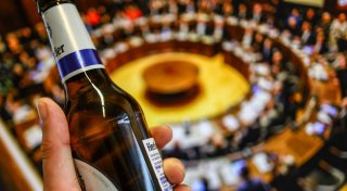Lokalpolitiker trinkt Bier in Herforder Ratssitzung: Bürgermeisterin macht Ansage