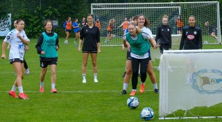 Arminia und Jöllenbeck: Fußball trifft Handball unter Freundinnen