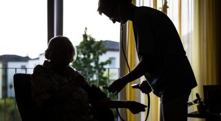 Welche Kürzungen kommen auf Pflegebedürftige zu?