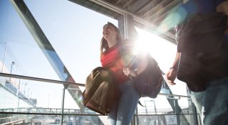 2.000 Euro Urlaubsgeld: So viel Netto bleibt vom Brutto