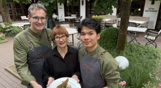 Kochprofi aus OWL verrät sein Rezept für Spargel-Matjessalat