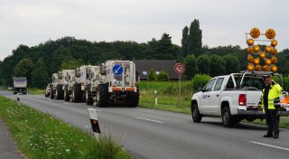 Vibro-Trucks: Außergewöhnliche Lkw durchleuchten Bielefelder Boden