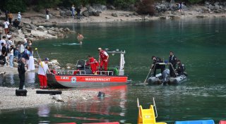 Nach Tretboot-Unglück: Vater und Sohn weiter vermisst