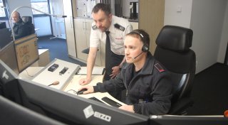 Feuerwehr in Spenge in die Irre geführt: Wie funktioniert eigentlich ein E-Call-System?