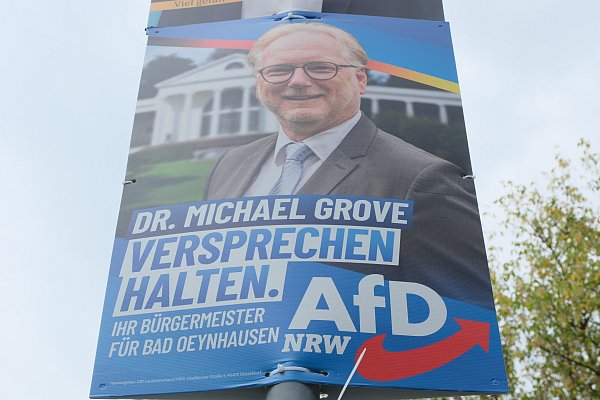 Michael Grove wirbt auf Wahlplakaten der AfD um Wählerstimmen - mit Doktortitel. - © Ulf Hanke