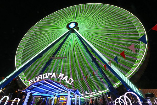 Das "Europa"-Riesenrad ist vor allem nachts ein echter Hingucker bei Libori. - © Stadt Paderborn/Amescada Fotoschule