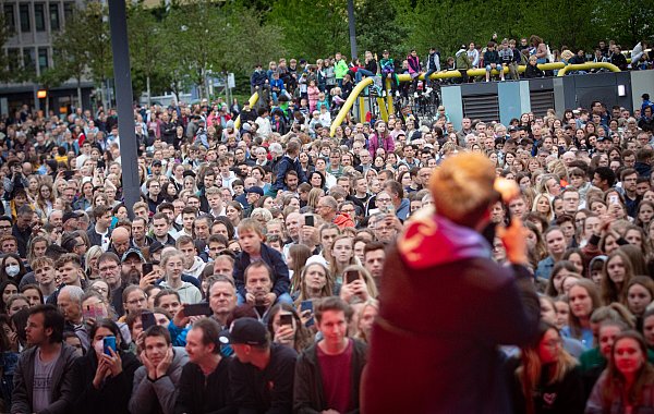 Die Live-Musik lockt meist abends die Massen an. - © Mike-Dennis Müller