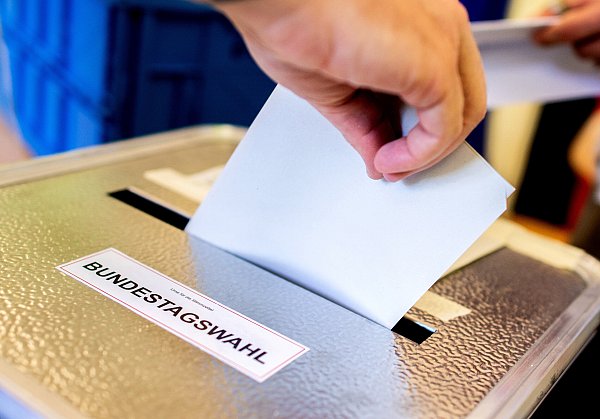 Die Neuwahlen sind für den 23. Februar 2025 angesetzt. - © Hauke-Christian Dittrich/dpa
