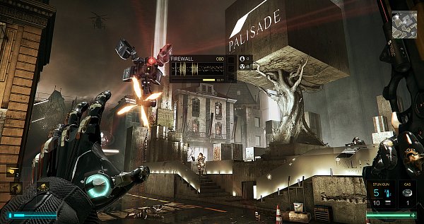 Mithilfe unserer Augmentierungen verschaffen wir uns gegen Gegner einen Vorteil. So lassen sich zum Beispiel Drohnen aus der Ferne hacken - und zu Verbündeten umpolen. - © Eidos Montreal/Square Enix