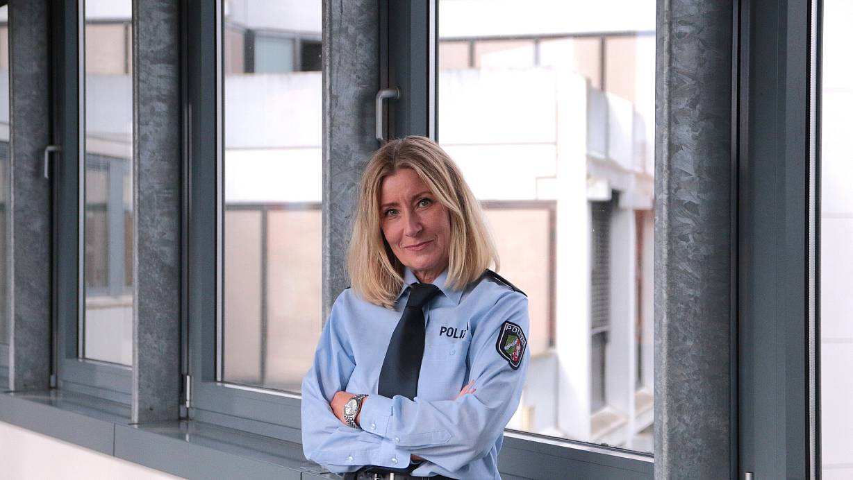 Die neue Polizeichefin für Minden-Lübbecke tritt mit einem offenen Lächeln ihren Dienst an. | © Fabienne Balitzki-Ignorek