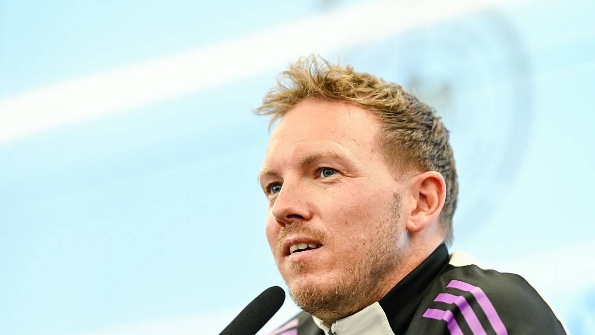 Bundestrainer Julian Nagelsmann spricht über Nachwuchstalent Paul Wanner. | © Uwe Anspach/dpa