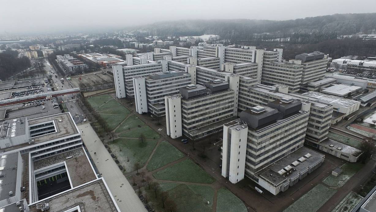 <p class="articletextcontinuoustext">Die nach Beobachtung von Experten zunehmende Radikalisierung junger Muslime ist erstmals Gegenstand eines Forschungsprojekts der Unis Bielefeld (Bild) und Osnabrück.</p>
 | © Jens Reddeker
