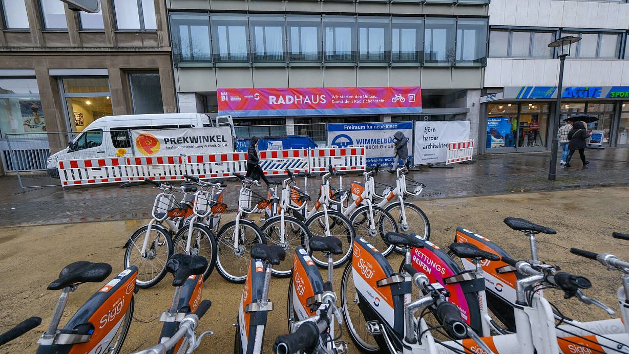 Am Niederwall soll noch im Frühjahr das Radhaus, das erste Fahrradparkhaus mitten in der Innenstadt, eröffnet werden. Der Umbau läuft. | © Andreas Zobe