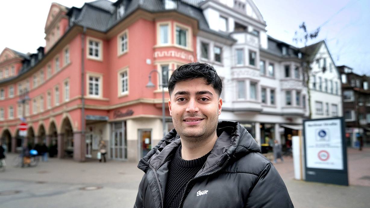 Der 24-jährige Ahmad Faisal Jebran ist seit knapp zwei Jahren in Gütersloh. In dieser Zeit hat er sich bereits einige Träume erfüllt. | © Andreas Frücht