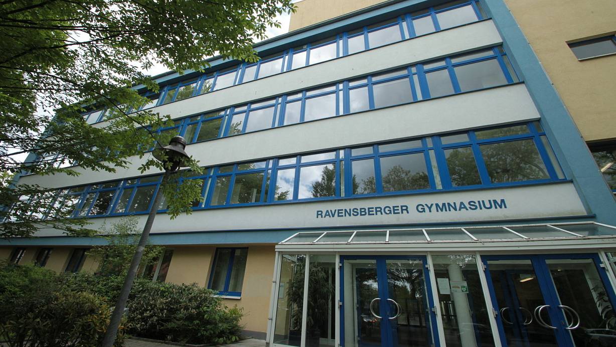 Die Etagen über dem Haupteingang des Ravensberger Gymnasiums sind nicht sicher. | © Peter Steinert