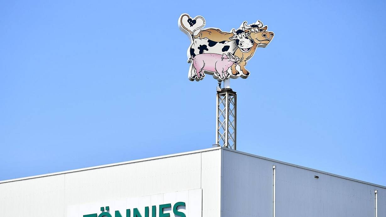 Tönnies fährt den Betrieb in Rheda-Wiedenbrück weiter hoch. | © Picture Alliance